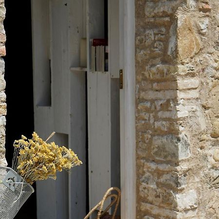 Can Tando Restored Catalan Old Barn To Enjoy Peaceful Rural Simplicity Sant Jordi Desvalls Exteriér fotografie